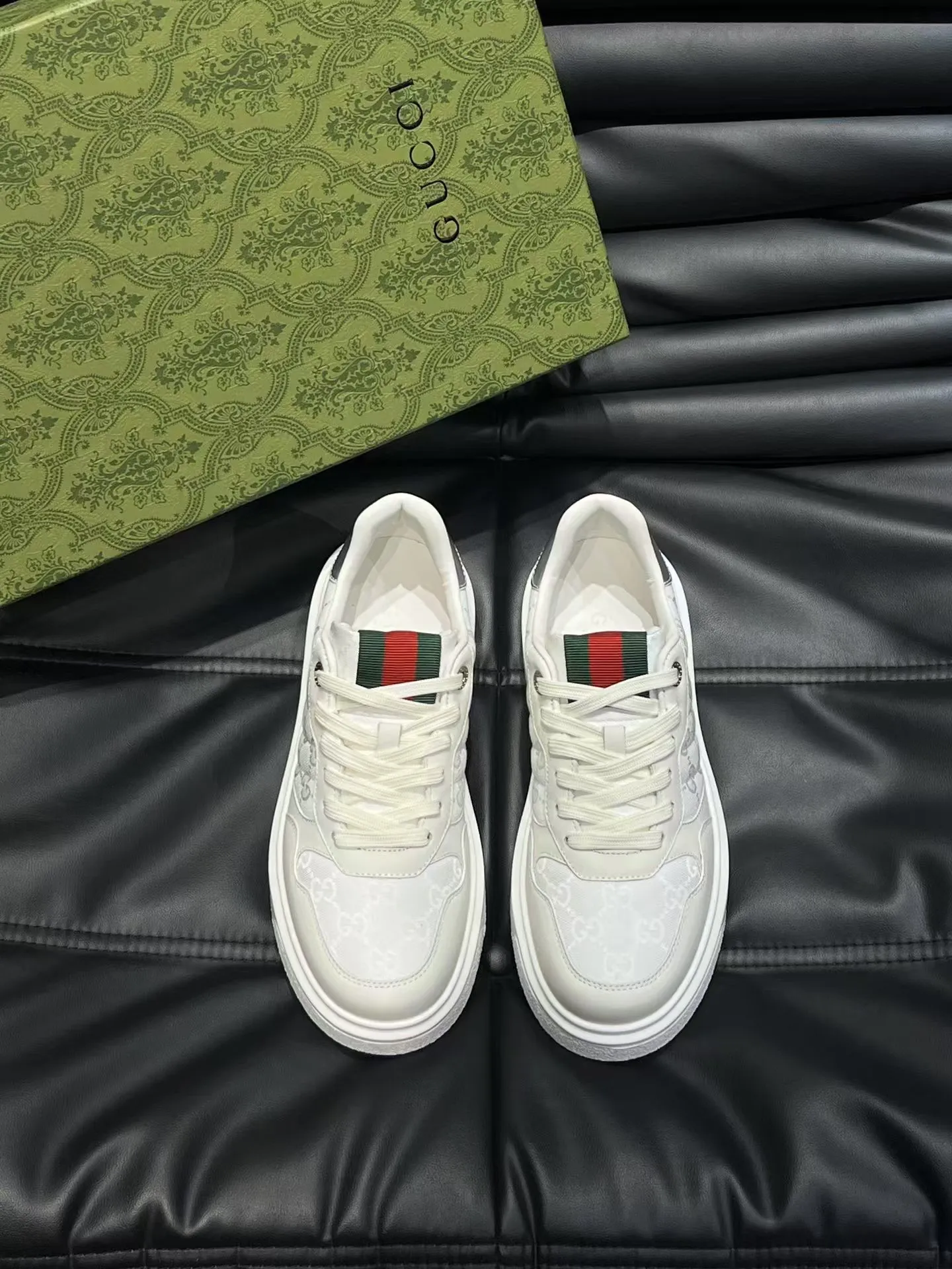 P460 new men's shoes GUCCI [Lightning] latest shoes are shipped. Original quality, fashionable, special materials, sheepskin lining, new packaging. The foot feels super comfortable and the workmanship is impeccable. Size: 38-45